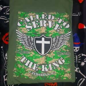 Mens GlidanT-shirt. Medium size. Brand new never worn. Army Green shirt color.